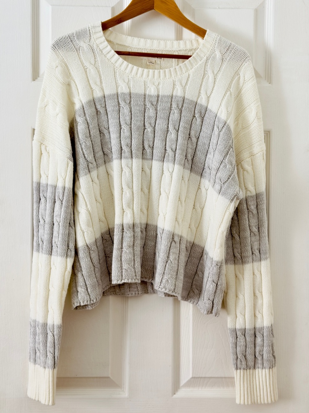 Aeropostale Cable-Knit Crewneck Sweater in Cream & Gray Stripes
